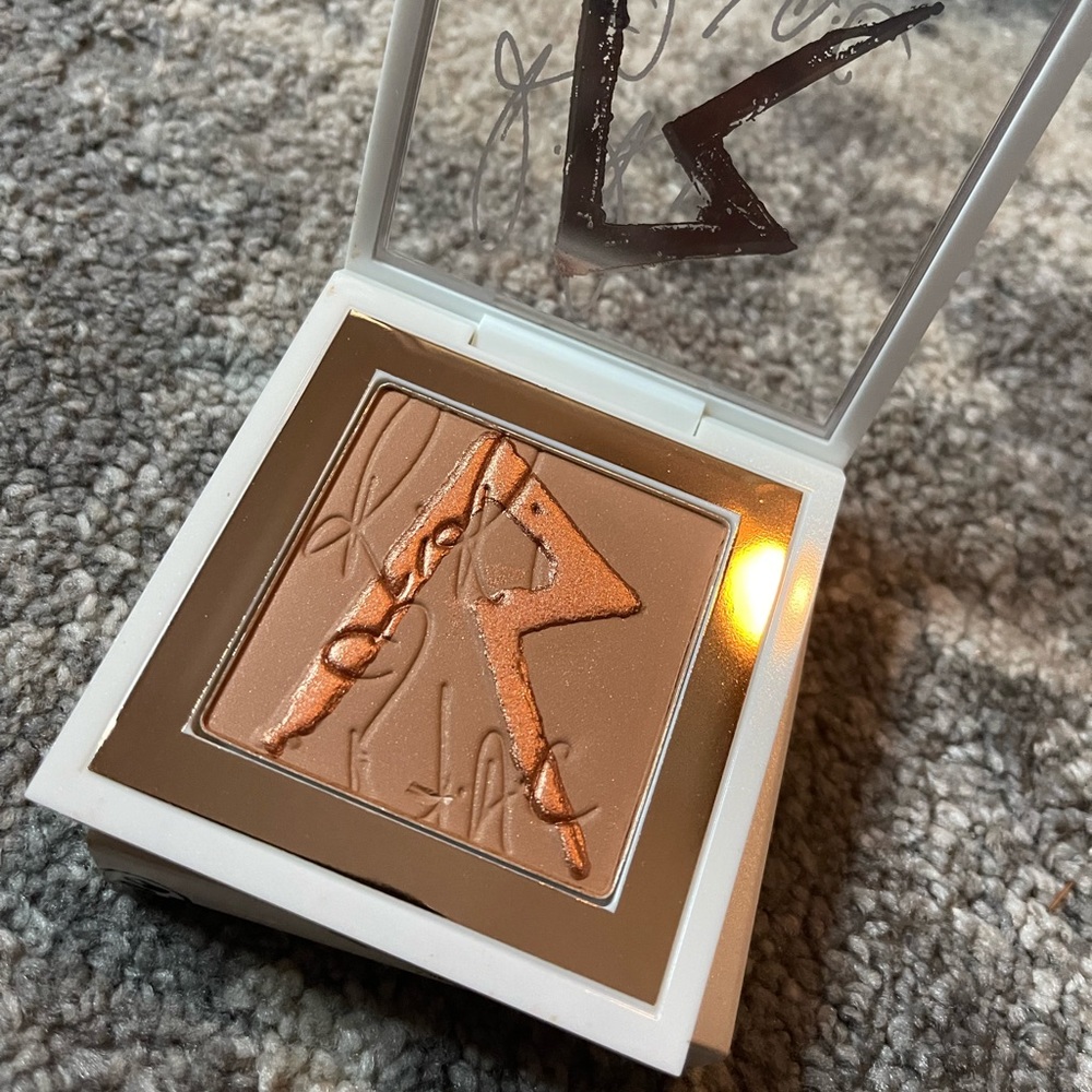 MAC Rihanna RiRi Hearts Bronzer